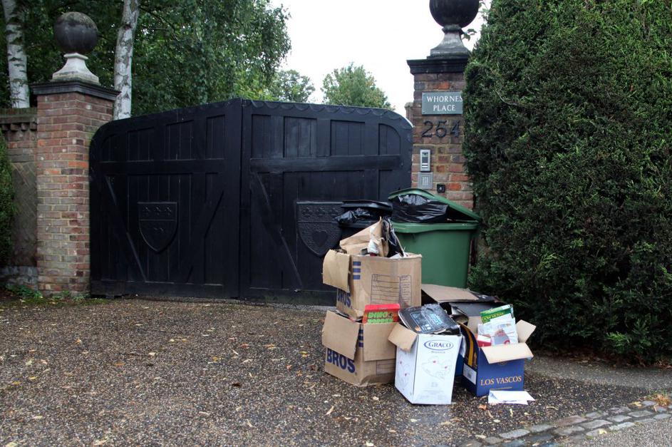 Angelina Jolie, Brad Pitt, smeti