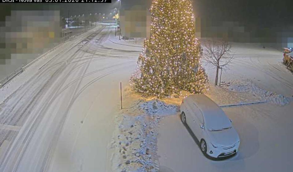 Previdno, ponekod je na cesti že precej snega