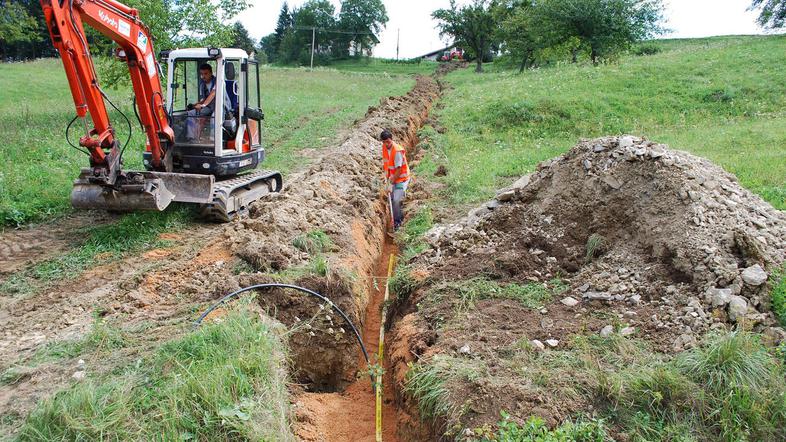 Za širokopasovne povezave imajo v krški občini zgrajenega okoli sto kilometrov h