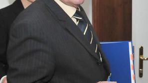 Miklavčič naj bi se na delovno mesto vrnil v sredo, zaenkrat pa svoje delo oprav