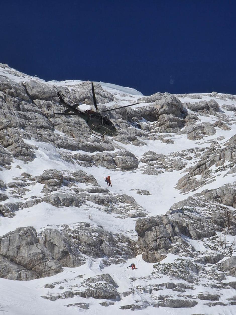 reševanje, helikopter SV, Mala Mojstovka, alpinist | Avtor: Gorska reševalna zveza Slovenije