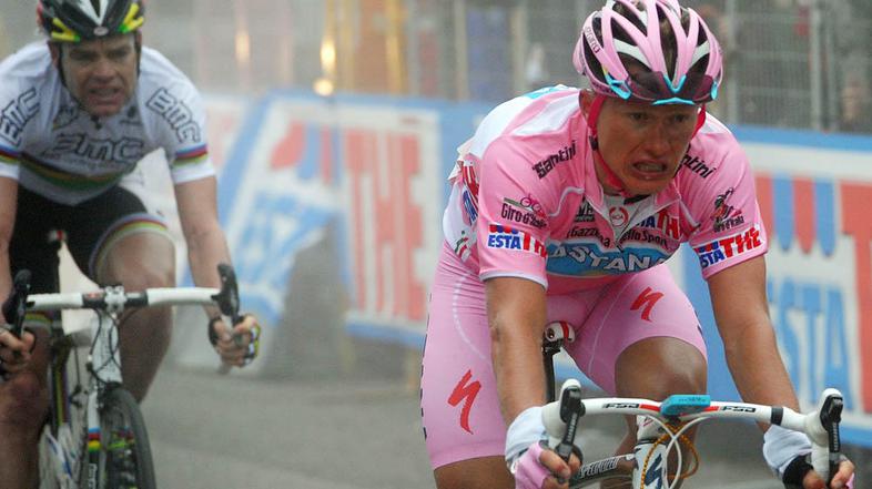 Aleksander Vinokurov tudi po deveti etapi ostaja vodilni v skupnem seštevku. (Fo