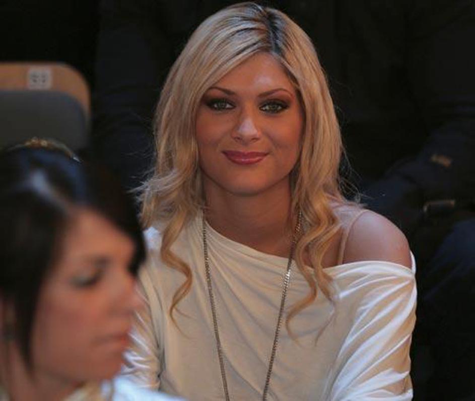 Manca je bila nezadovoljna z nosom, zato si ga je dala popraviti.