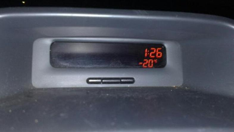 Fotografijo, ki dokazuje nizko nočno temperaturo, nam je poslal bralec iz Dolenj