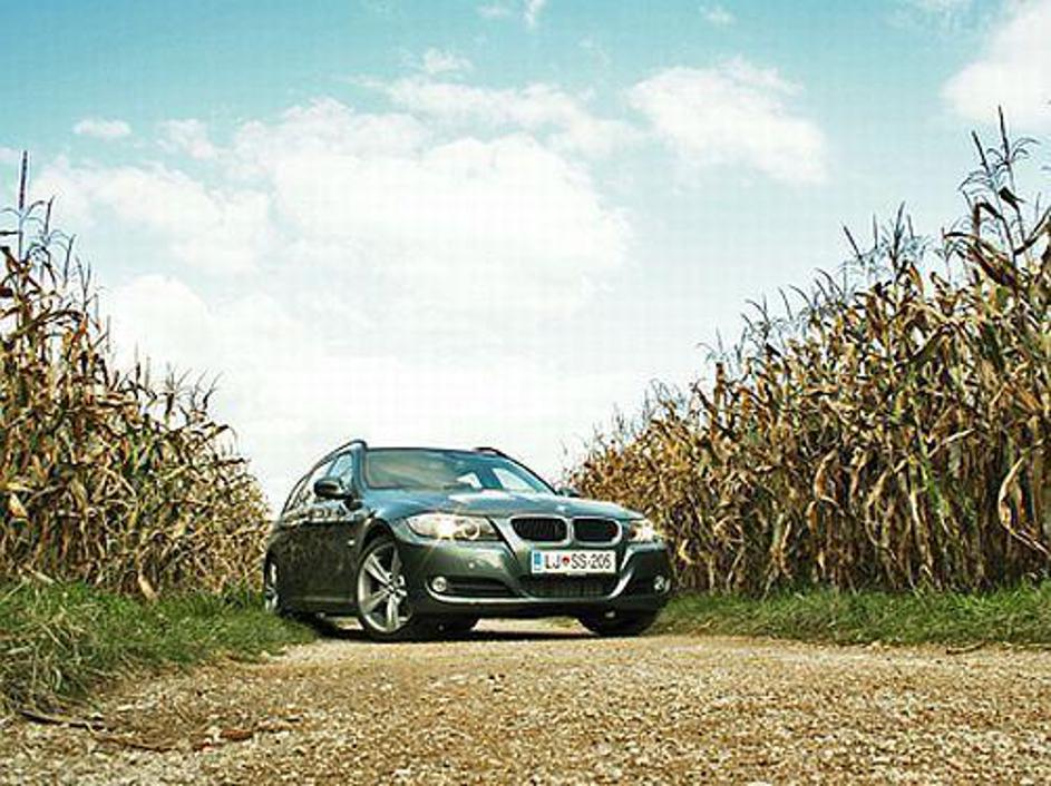 BMW-jeva trojka za sedaj predstavlja kar 44 odstotkov prodaje nemškega giganta. 