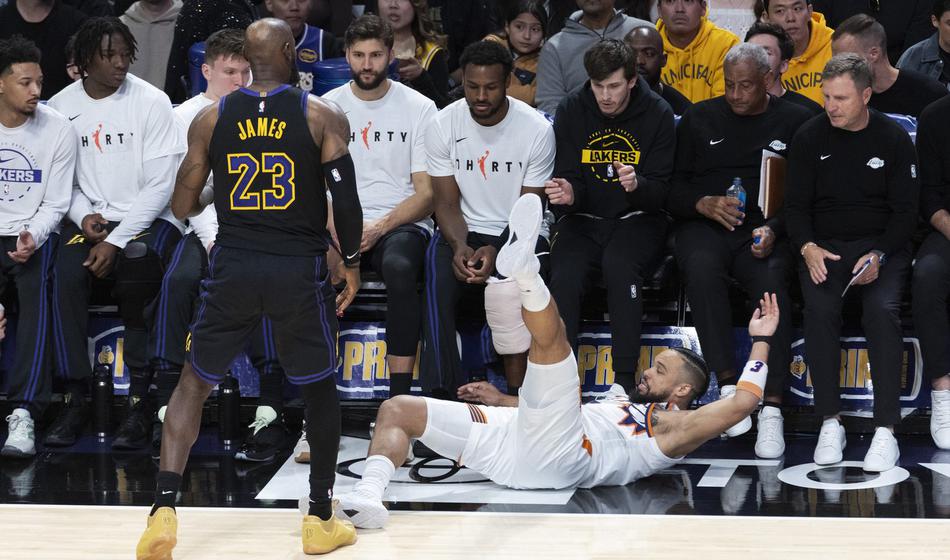 LeBron ob odsotnosti Reavesa in Dončića stvari vzel v svoje roke