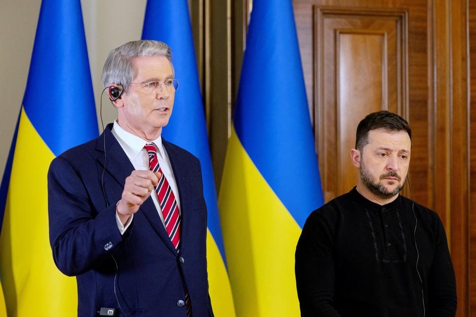 ameriški finančni minister Scott Bessent in ukrajinski predsednik Volodimir Zelenski v Kijevu | Avtor: Profimedia