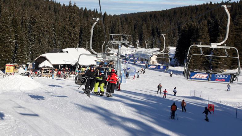 To je Mašin žaga, kjer naj bi smučarji, zlasti počasnejši, ob sestopu s sedežnic