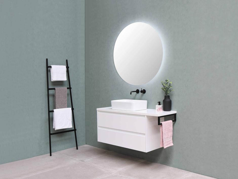 Moderna kopalnica z okroglim ogledalom | Avtor: Unsplash