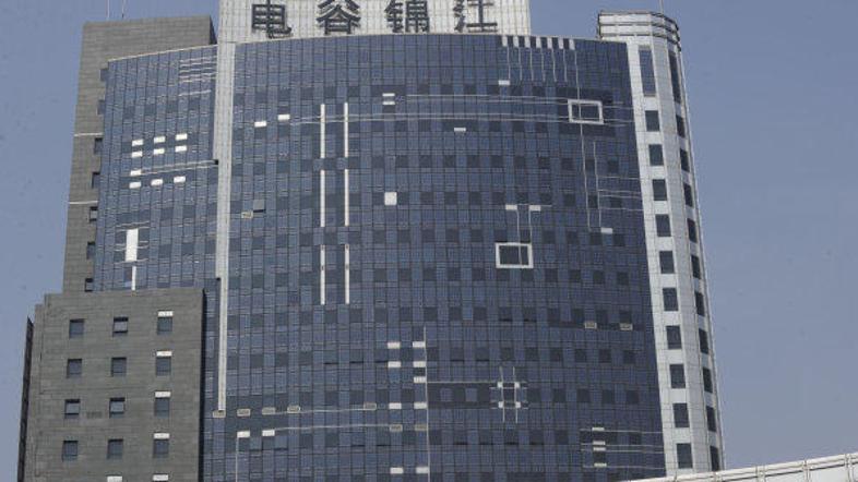 Kitajka, ki je v petek preživela padec iz 12. nadstropja stolpnice v Singapurju,