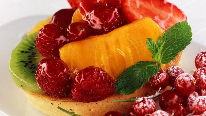 Sadne tortice pripravite s sadjem, ki ga imate doma ali s takšnim, ki ga imate n