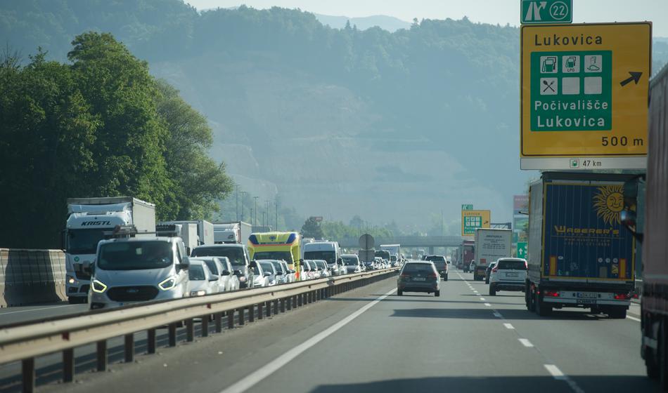 Najhujši vikend je tu, zastoji po vsej Sloveniji