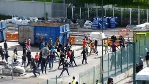 preteo navijačev Bayerna in Borussie v Londonu