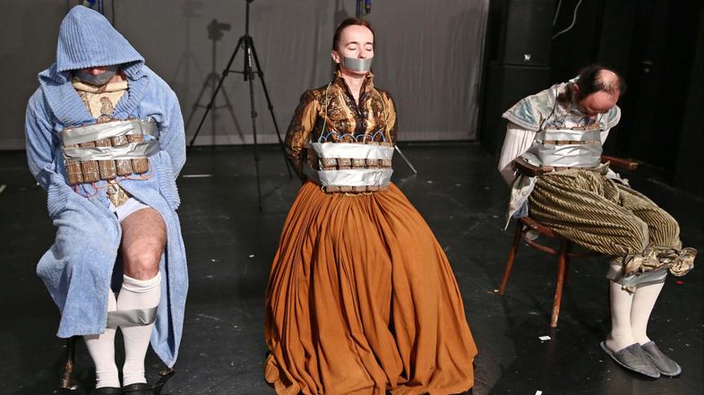 scena 15.01.14. tiskovka vie negative, sng drama ljubljana, foto: sasa despot