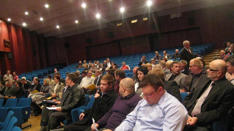 Izredna seja štirih posavskih občinskih svetov je potekala v znamenju prepričeva