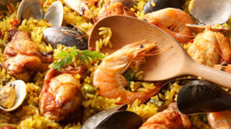 Paella je najboljša takrat, kadar je skuhana za veliko ljudi.