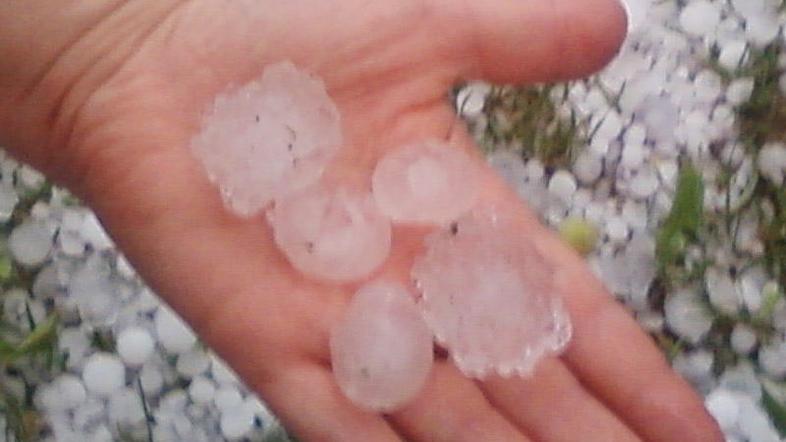 Toča – pogosta spremljevalka poletnih neviht. (Foto: Naša bralka)