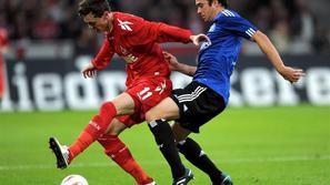 Novaković je s tremi oportunističnimi zadetki potopil Hamburg in igrišče zapusti