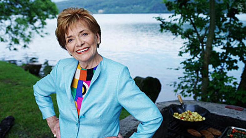 Švicarska predstavnica Lys Assia je s pesmijo Refrain postala prva zmagovalka Ev