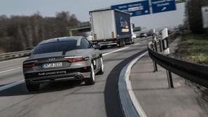 Audi na nemških avtocestah že testira avtonomno vožnjo.