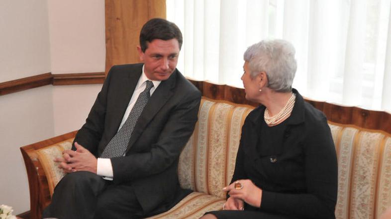 Reški Novi list piše, da so srečanje zaznamovale metafore o izgradnji cest in mo