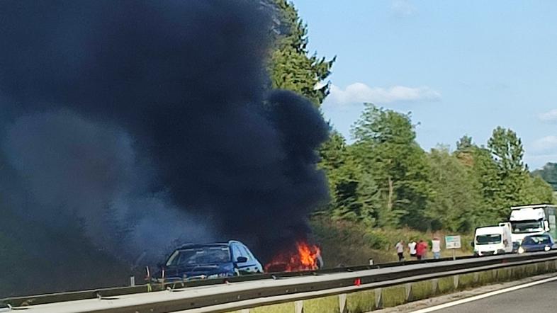 Požar avtomobila na avtocesti