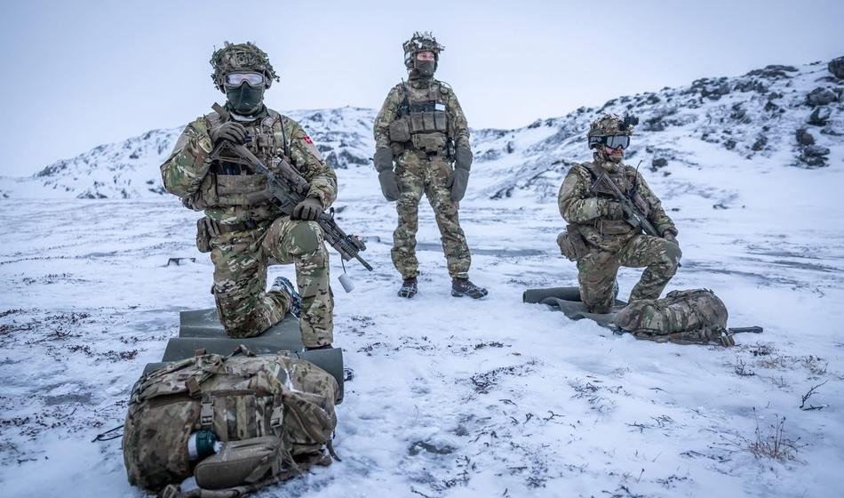 Danci oboroženi in pripravljeni na boj