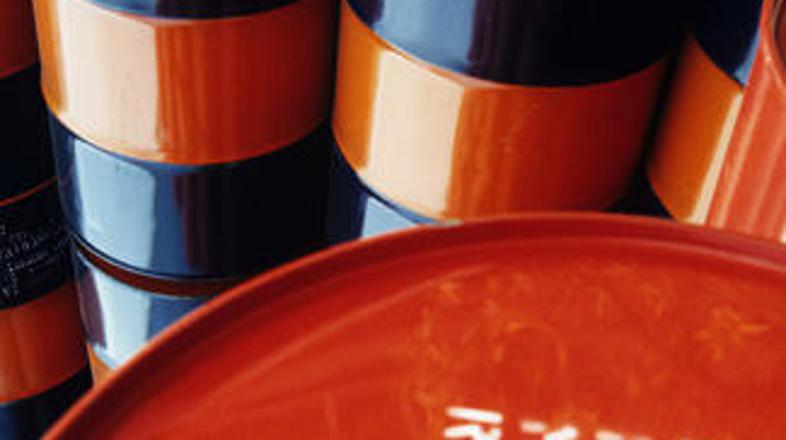 Po 4. marcu letos je to prva zaključna vrednost pod 100 dolarji za sodček nafte.