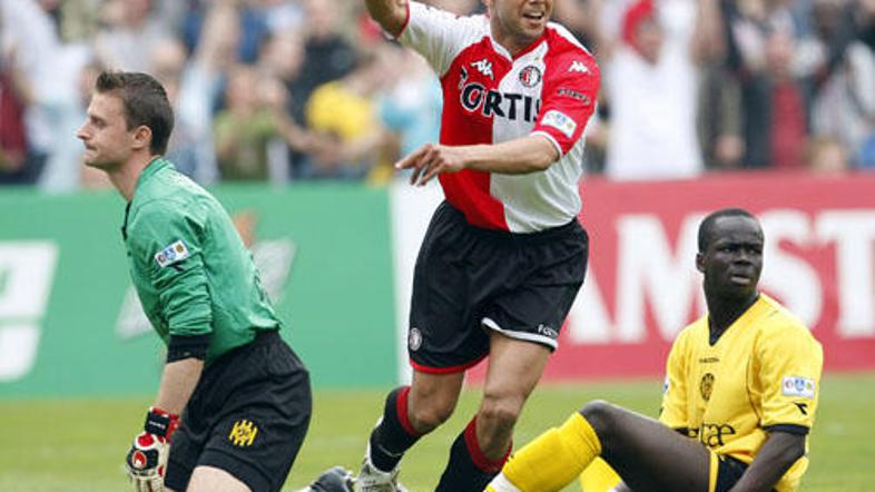 Denny Landzaat se je tako veselil prvega gola za Feyenoord.