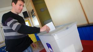 malo delo, referendum, volivci, glasovanje, volilna skrinjica, volišče