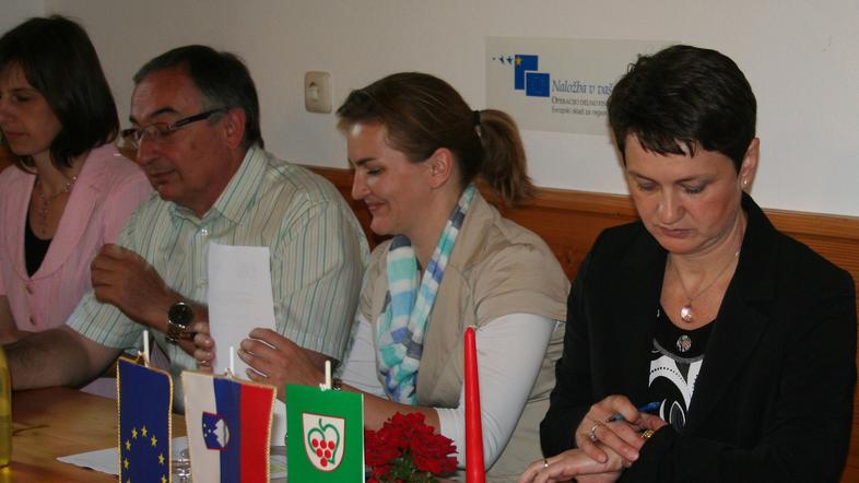 Do sredine poletja naj bi bilo zgrajenih 340 hišnih priključkov, pravi Miran Mih