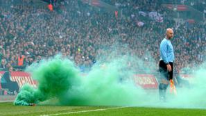 navijači bakla Anglija Irska prijateljska tekma Wembley London