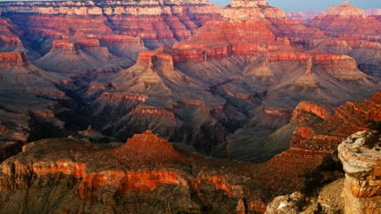Veliki kanjon je vsako leto prizorišče dveh do treh samomorov.