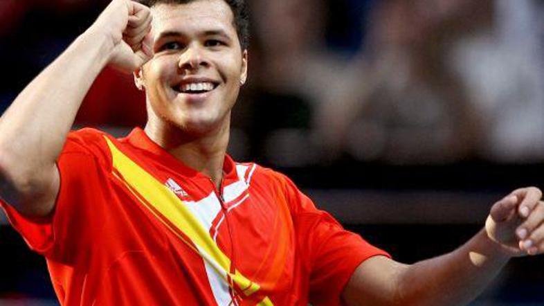 Jo WIlfred Tsonga se je veselil napredovanja v Parizu.