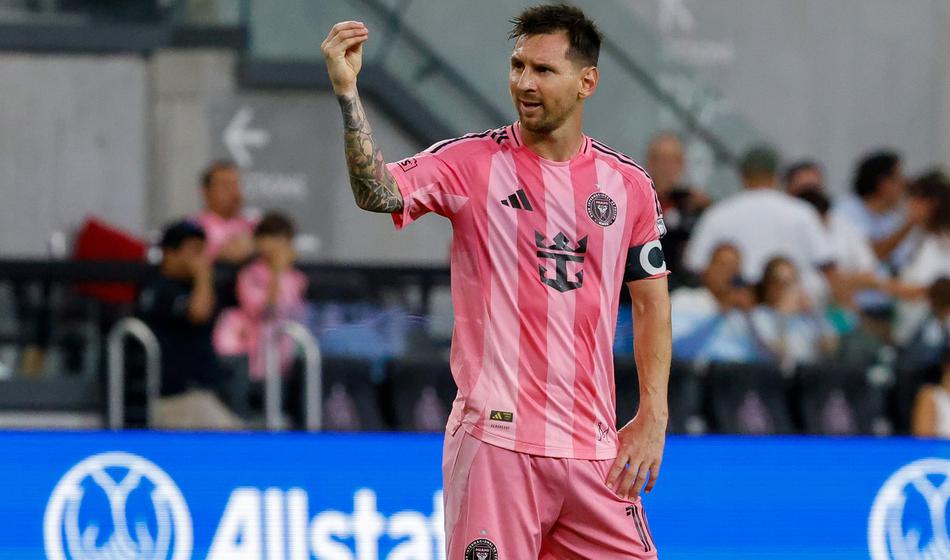 Messi utišal lastne navijače in soigralcem zabičal, naj jih ignorirajo