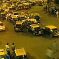 Kaotično črno-rumeno "taksiranje" v Bombaju ...