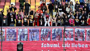 VN Kitajske 2010 šanghaj Michael Schumacher Mercedes navijači