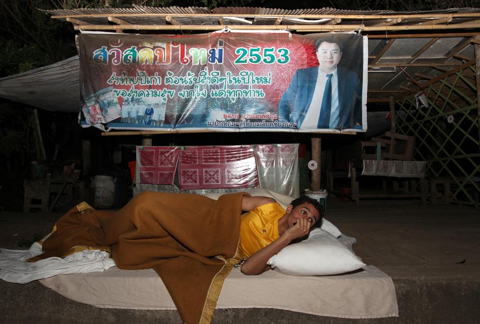 Zaradi potresa so nekateri po evakuaciji nevarnih stavb spali na ulicah. (Foto: 