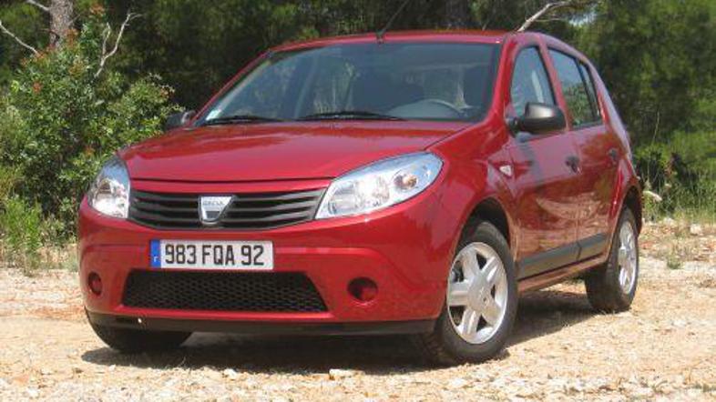 Opremski paketi so trije - osnovni sandero, ambiance in laureate.