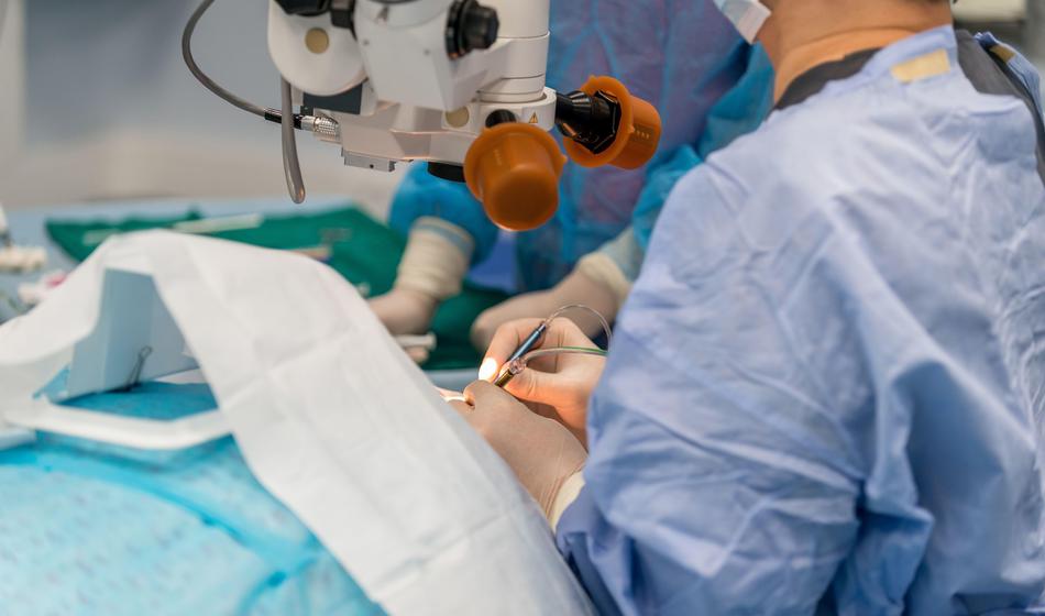 Razmišljate o estetskem posegu v tujini? To svetujejo na ministrstvu