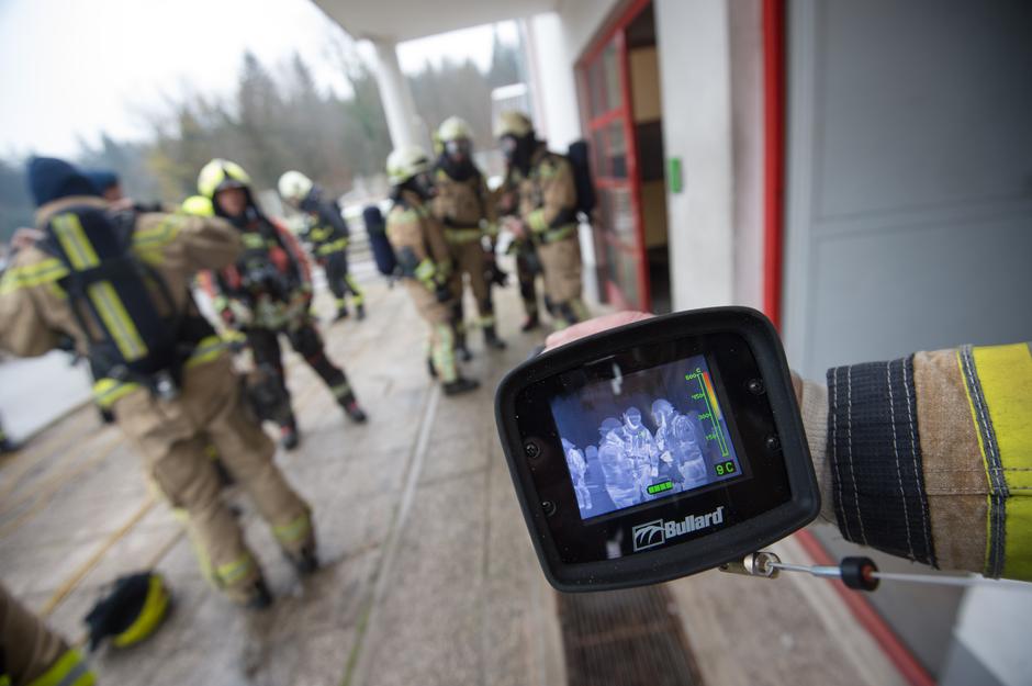 Toplotna kamera za pomoč pri iskanju izvora požara. | Avtor: Anže Petkovšek