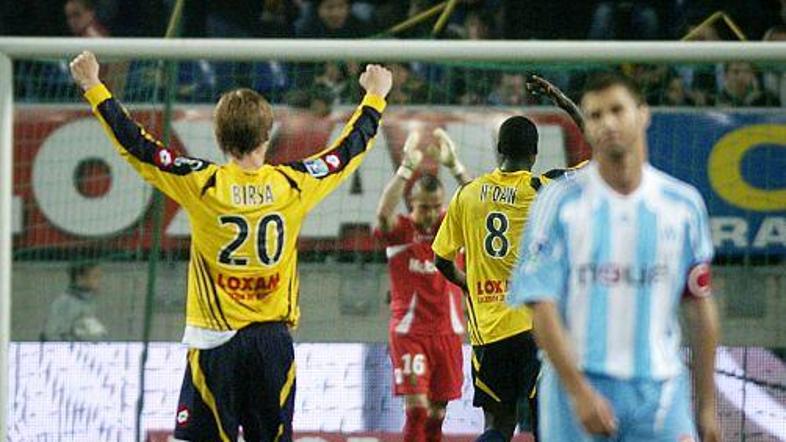 Derbi spodnjega dela lestvice je pripadel Sochauxu slovenskega reprezentanta Val