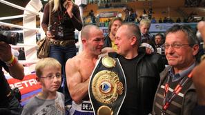 zavec uushona kangler