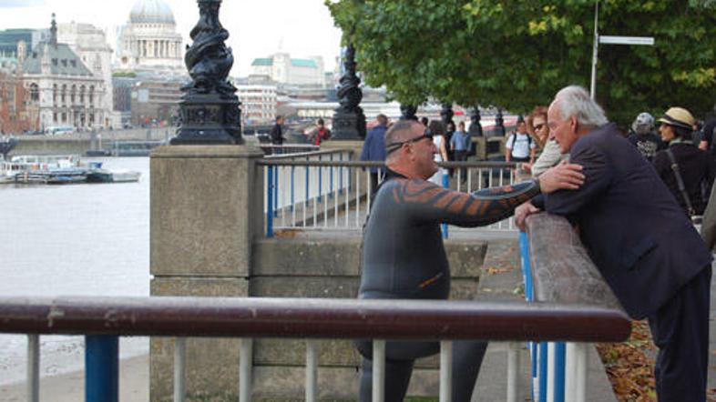 Martin Strel, ko je pred nekaj dnevi plaval v Londonu na reki Temzi.