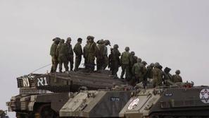 301208_izrael_tank_vojak-reuters