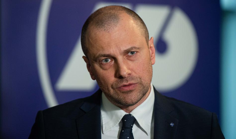 Prvi mož NLB z ostrimi besedami nad vladajoče stranke: "Ekipa lunatikov"