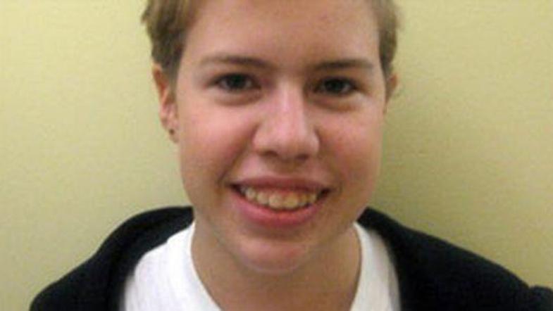 Na Manhattanu se je pred dvema tednoma skrivnostno pojavilo dekle, stara med 14 