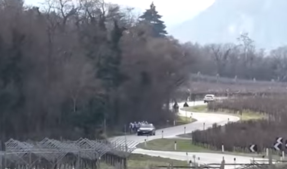 Noro! Iz avta streljal na kolesarje med treningom