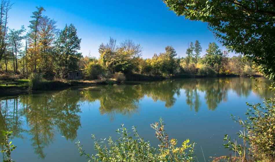 Tragedija v Prekmurju: Želel se je vrniti na obalo, a je izginil pod gladino