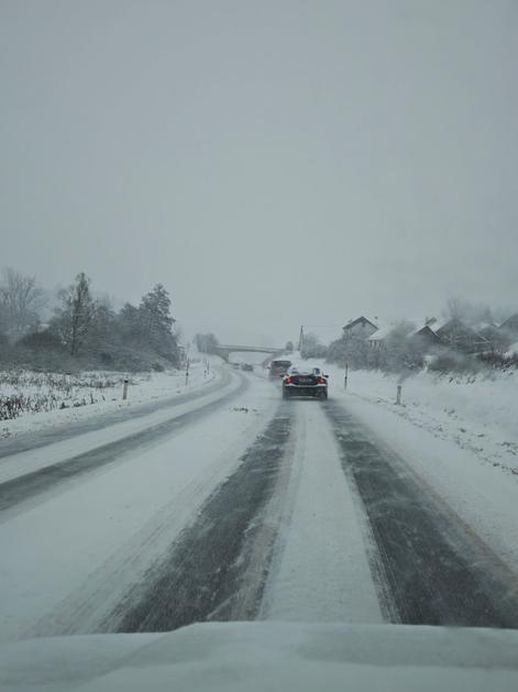 Sneg, zasnežena cesta, vreme, poledica